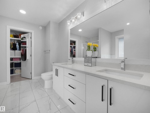 1427 150 Avenue, Edmonton, AB - Indoor Photo Showing Bathroom