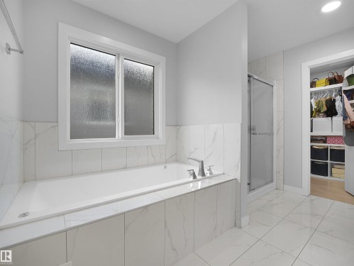 1427 150 Avenue, Edmonton, AB - Indoor Photo Showing Bathroom