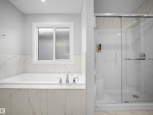 1427 150 Avenue, Edmonton, AB - Indoor Photo Showing Bathroom