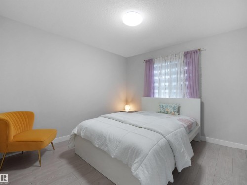 1427 150 Avenue, Edmonton, AB - Indoor Photo Showing Bedroom