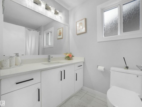 1427 150 Avenue, Edmonton, AB - Indoor Photo Showing Bathroom
