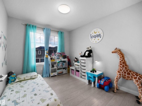 1427 150 Avenue, Edmonton, AB - Indoor Photo Showing Bedroom