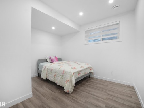 1427 150 Avenue, Edmonton, AB - Indoor Photo Showing Bedroom