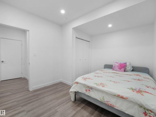 1427 150 Avenue, Edmonton, AB - Indoor Photo Showing Bedroom
