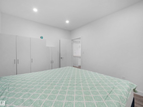 1427 150 Avenue, Edmonton, AB - Indoor Photo Showing Bedroom