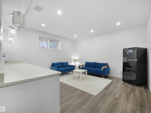 1427 150 Avenue, Edmonton, AB - Indoor