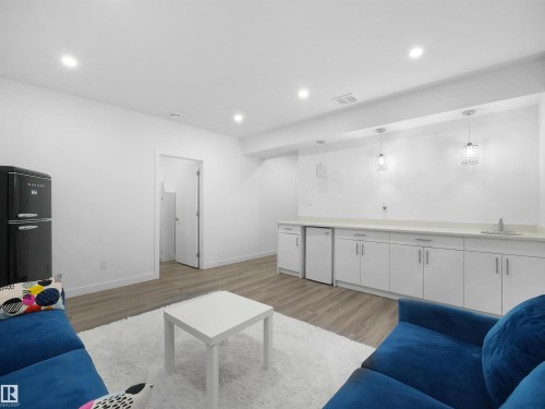 1427 150 Avenue, Edmonton, AB - Indoor Photo Showing Living Room
