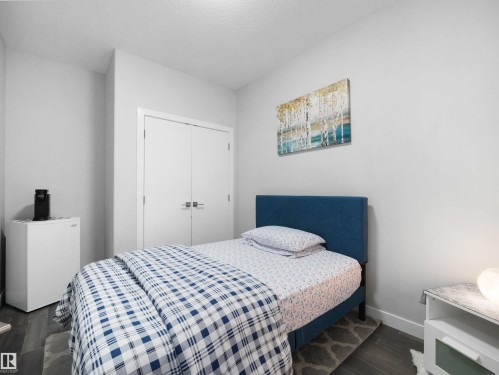 1427 150 Avenue, Edmonton, AB - Indoor Photo Showing Bedroom
