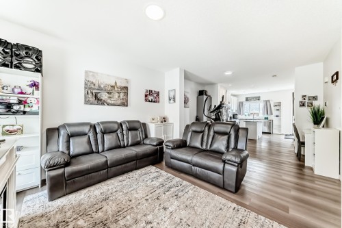 5167 Edgemont Boulevard, Edmonton, AB - Indoor Photo Showing Living Room