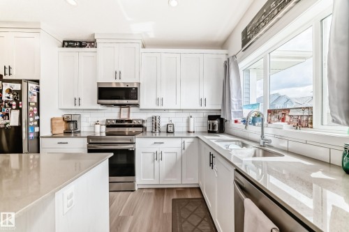 5167 Edgemont Boulevard, Edmonton, AB - Indoor Photo Showing Kitchen