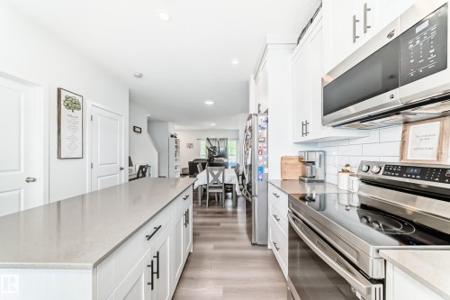 5167 Edgemont Boulevard, Edmonton, AB - Indoor Photo Showing Kitchen With Upgraded Kitchen