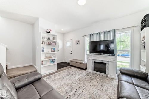 5167 Edgemont Boulevard, Edmonton, AB - Indoor Photo Showing Living Room