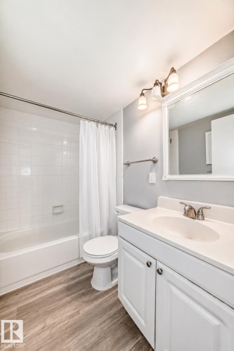 208 10883 Saskatchewan Drive, Edmonton, AB - Indoor Photo Showing Bathroom