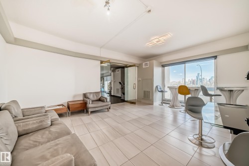 208 10883 Saskatchewan Drive, Edmonton, AB - Indoor Photo Showing Living Room