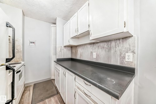 208 10883 Saskatchewan Drive, Edmonton, AB - Indoor Photo Showing Kitchen
