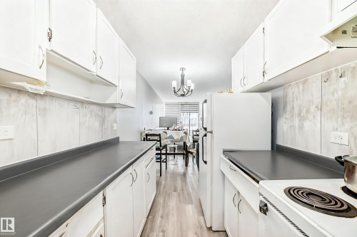 208 10883 Saskatchewan Drive, Edmonton, AB - Indoor Photo Showing Kitchen