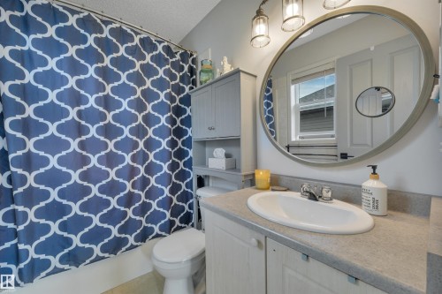 18 Southwick Point(E), Leduc, AB - Indoor Photo Showing Bathroom