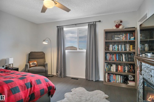 18 Southwick Point(E), Leduc, AB - Indoor Photo Showing Bedroom