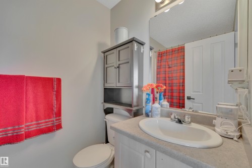18 Southwick Point(E), Leduc, AB - Indoor Photo Showing Bathroom