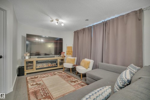 18 Southwick Point(E), Leduc, AB - Indoor Photo Showing Other Room
