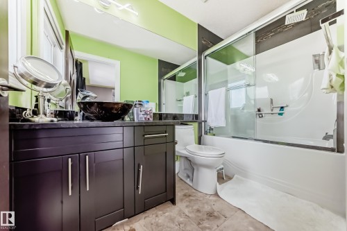 11024 179 Avenue, Edmonton, AB - Indoor Photo Showing Bathroom