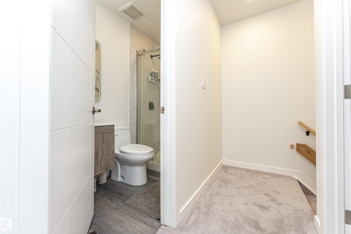 Contemporary full bathroom with a walk-in shower featuring a glass enclosure - 17716 84 Ave, Edmonton, AB - Indoor Photo Showing Bathroom