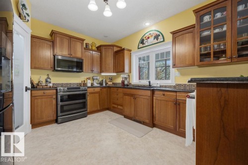 11137 81 Avenue, Edmonton, AB - Indoor Photo Showing Kitchen