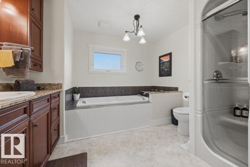 11137 81 Avenue, Edmonton, AB - Indoor Photo Showing Bathroom