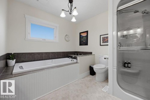 11137 81 Avenue, Edmonton, AB - Indoor Photo Showing Bathroom