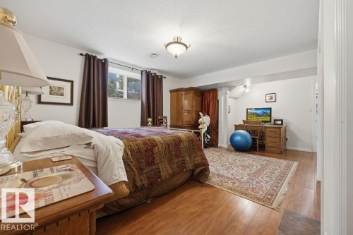 11137 81 Avenue, Edmonton, AB - Indoor Photo Showing Bedroom
