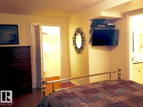 11137 81 Avenue, Edmonton, AB - Indoor Photo Showing Bedroom
