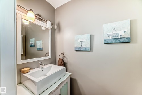 18 10453 20 Avenue, Edmonton, AB - Indoor Photo Showing Bathroom