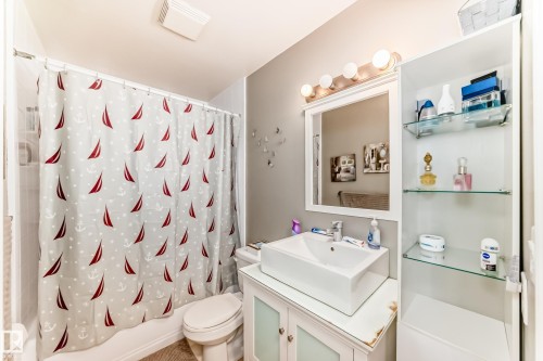 18 10453 20 Avenue, Edmonton, AB - Indoor Photo Showing Bathroom