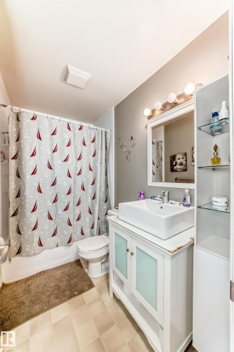 18 10453 20 Avenue, Edmonton, AB - Indoor Photo Showing Bathroom
