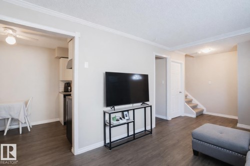 8 14110 80 Street, Edmonton, AB - Indoor Photo Showing Living Room