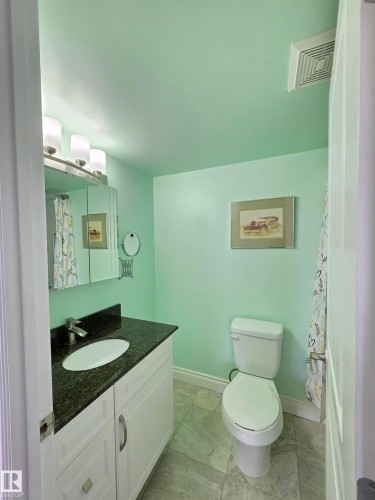 1201 10135 Saskatchewan Drive, Edmonton, AB - Indoor Photo Showing Bathroom