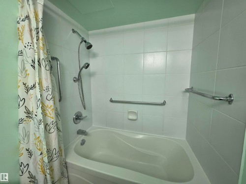 1201 10135 Saskatchewan Drive, Edmonton, AB - Indoor Photo Showing Bathroom