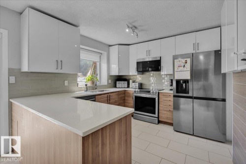 18911 58 Avenue, Edmonton, AB - Indoor Photo Showing Kitchen