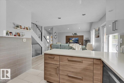 18911 58 Avenue, Edmonton, AB - Indoor Photo Showing Kitchen