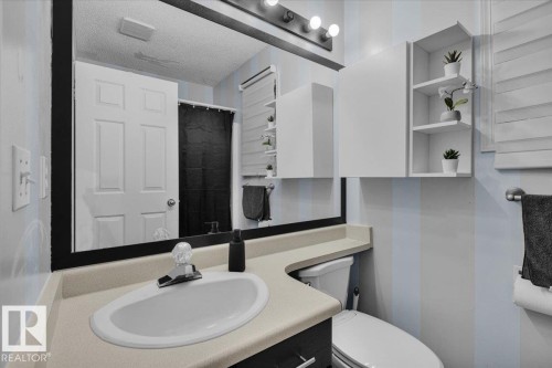 18911 58 Avenue, Edmonton, AB - Indoor Photo Showing Bathroom