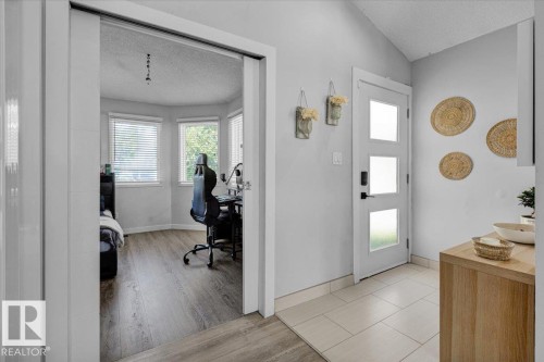 18911 58 Avenue, Edmonton, AB - Indoor