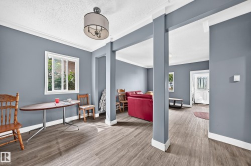 Neutral wall color with white trim - 12627 71 Street Nw, Edmonton, AB 