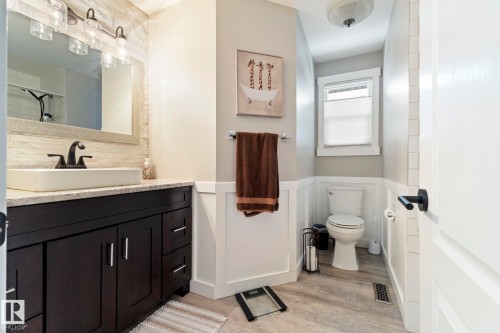 12116 148 Avenue, Edmonton, AB - Indoor Photo Showing Bathroom