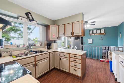 5437 49 Avenue, Andrew, AB - Indoor Photo Showing Kitchen With Double Sink