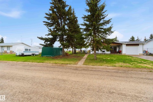 5437 49 Avenue, Andrew, AB - Outdoor