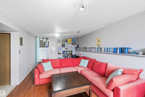 5437 49 Avenue, Andrew, AB - Indoor Photo Showing Living Room