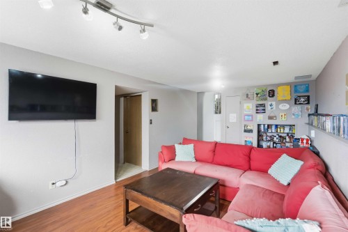 5437 49 Avenue, Andrew, AB - Indoor Photo Showing Living Room
