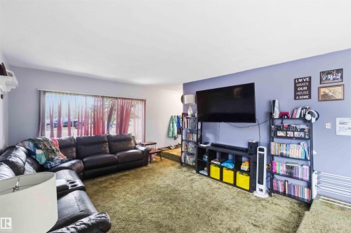 5437 49 Avenue, Andrew, AB - Indoor Photo Showing Living Room