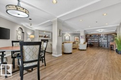 The library is very large with several tables to meet with friends. - 