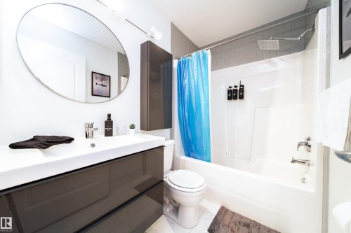303 9938 104 Street, Edmonton, AB - Indoor Photo Showing Bathroom